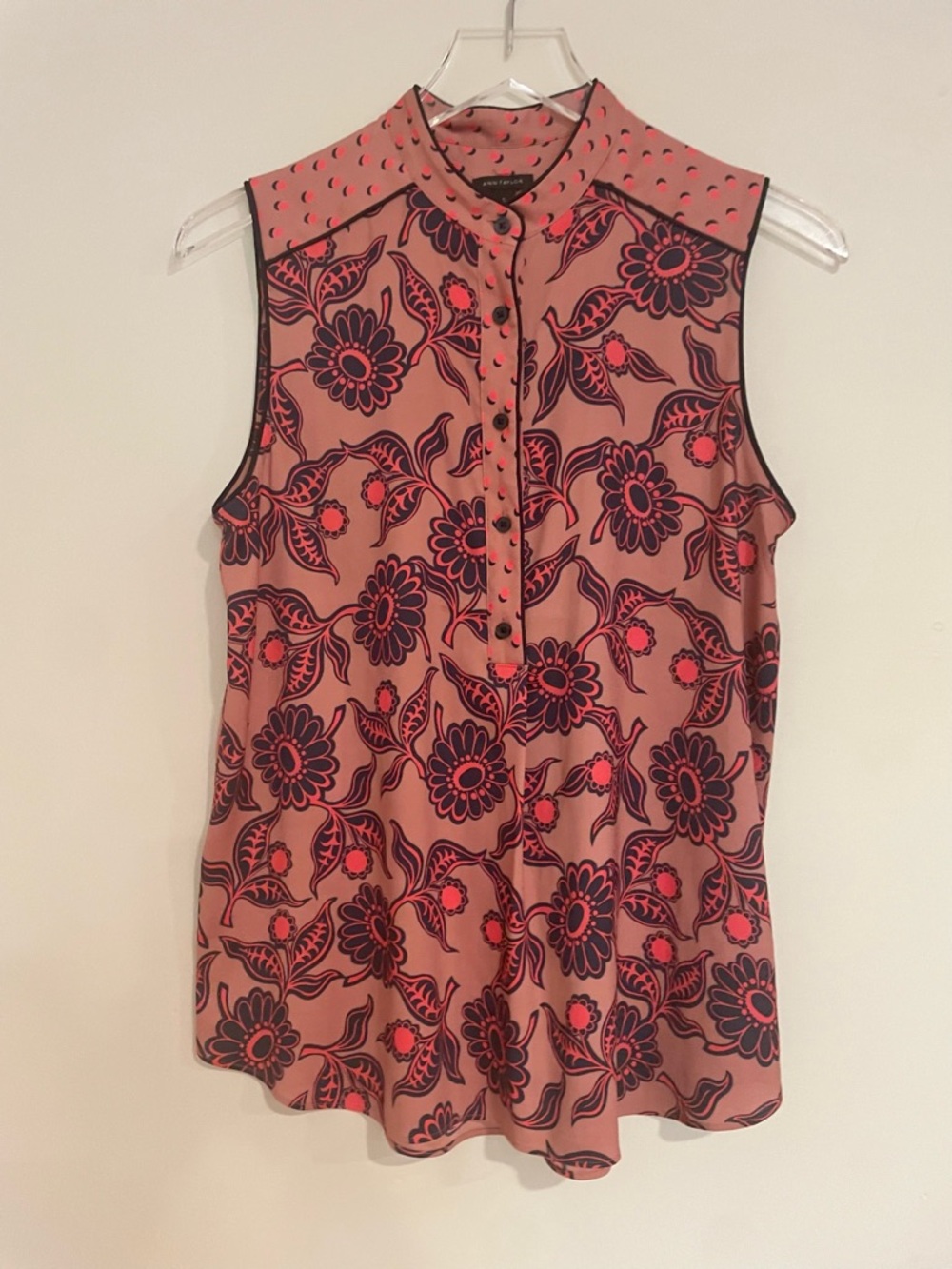 Ann Taylor Sleeveless Floral Button-Front Shell in Blush with Navy and Coral